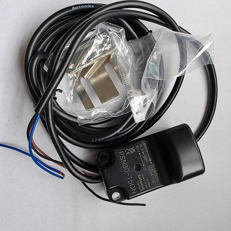 Square proximity switch