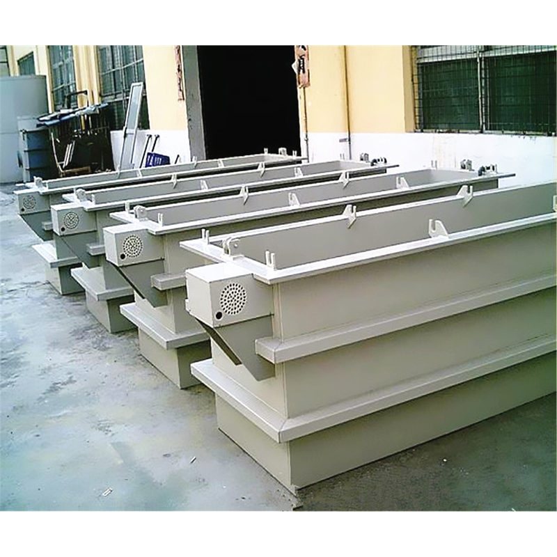 Plastic plating tank